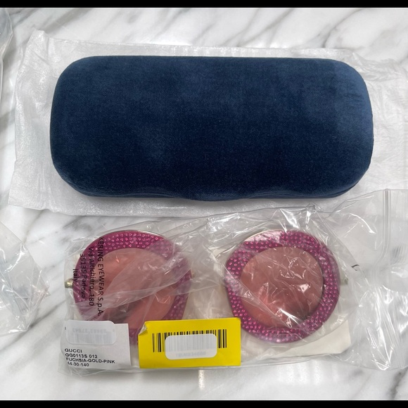 GUCCI UNISEX FUCHSIA CRYSTAL PAVE SUNGLASSES FROM THE BLIND BY LOVE COLLECTIONS - Picture 16 of 16